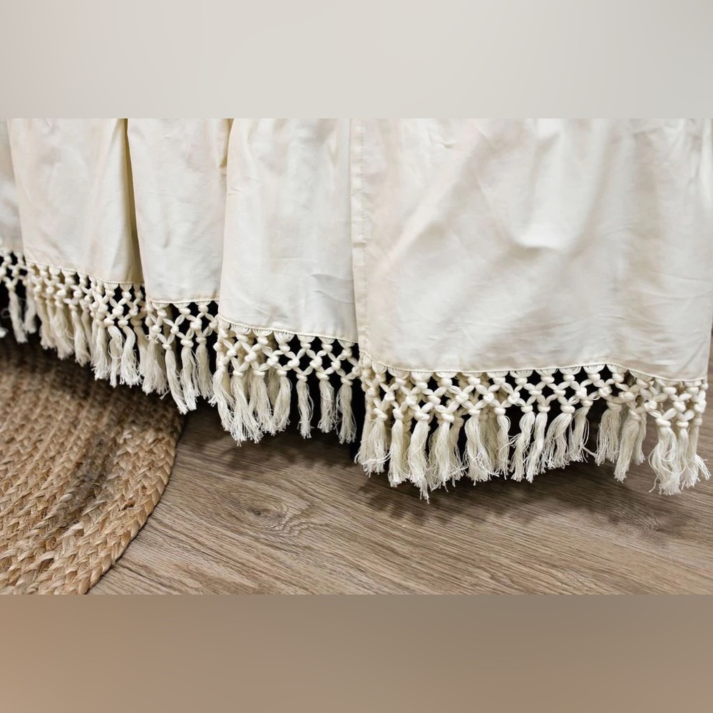 Bed skirt